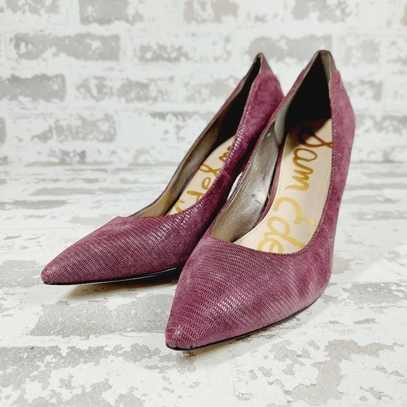 Elegant Burgundy Heels - Picture 2 of 12